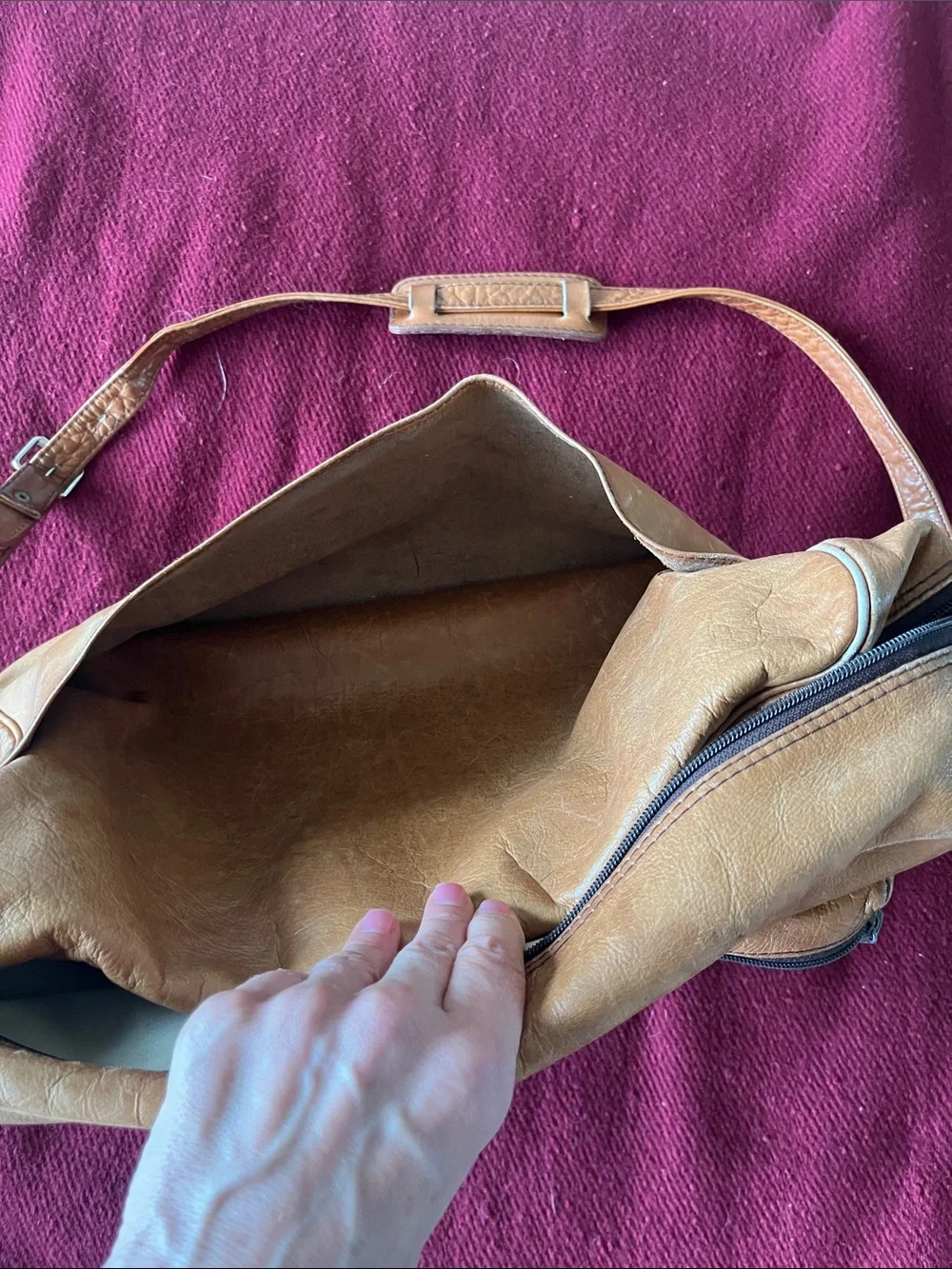 Men's Tan Leather Messenger Bag with Adjustable Strap